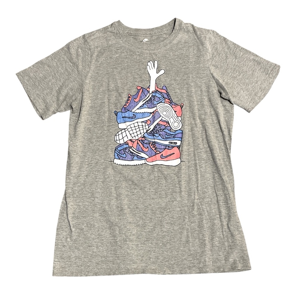 Nike boys Gray Tee with Hand Graphic